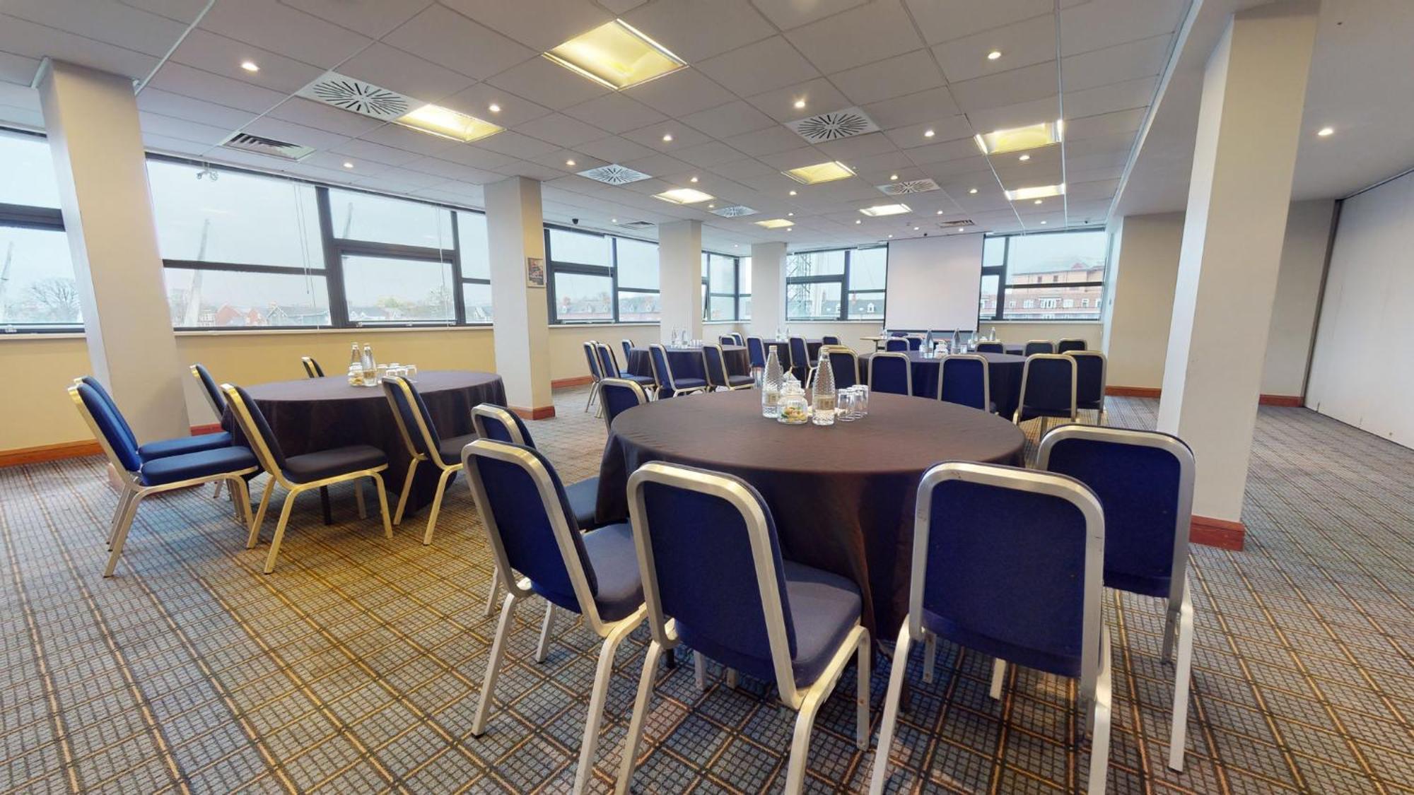Holiday Inn Cardiff City By Ihg Luaran gambar